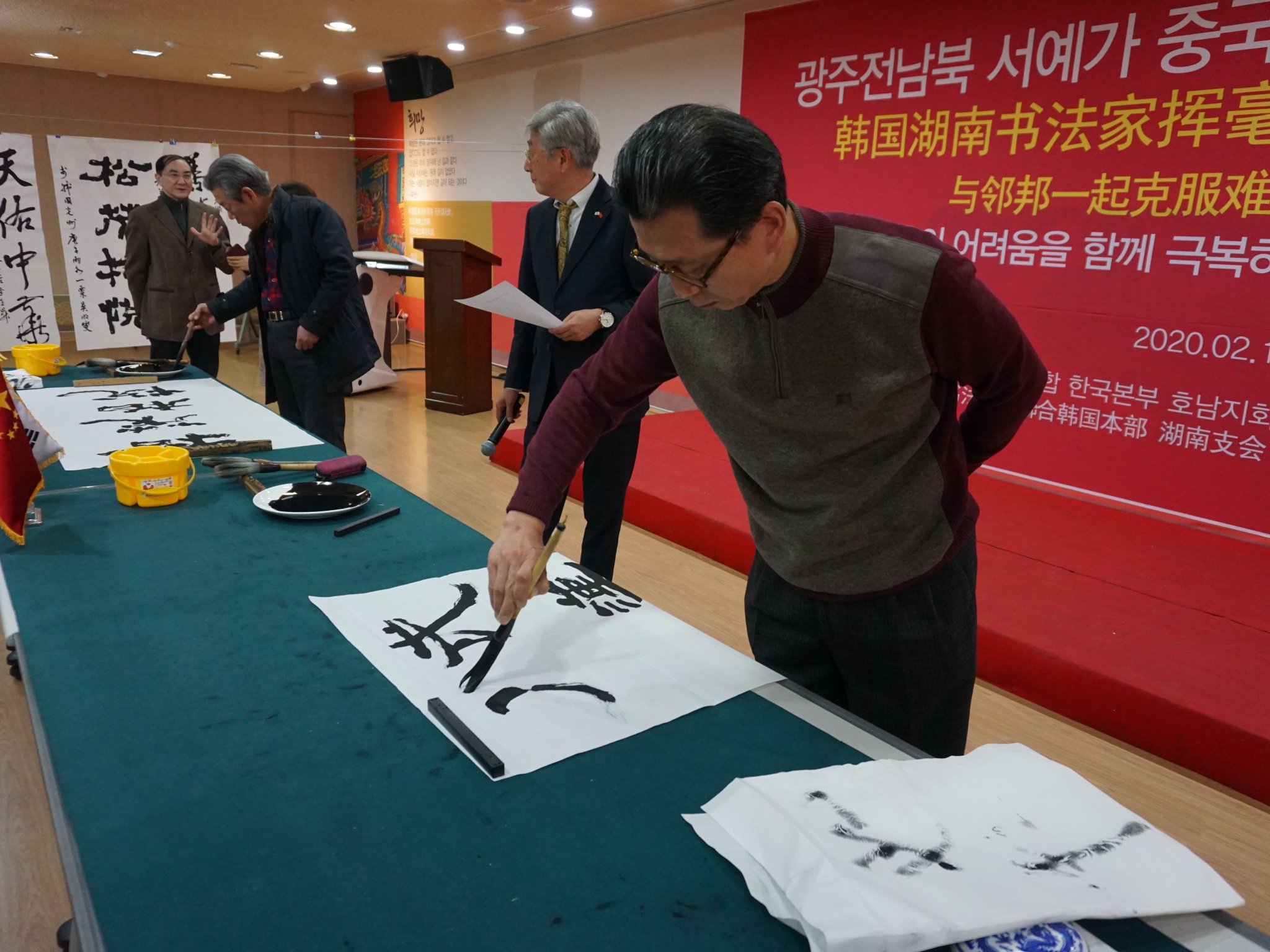 “중국 ‘코로나 위기’조기 극복”응원